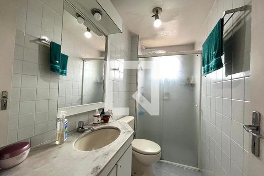 Banheiro de apartamento à venda com 2 quartos, 64m² em Vila Mascote, São Paulo