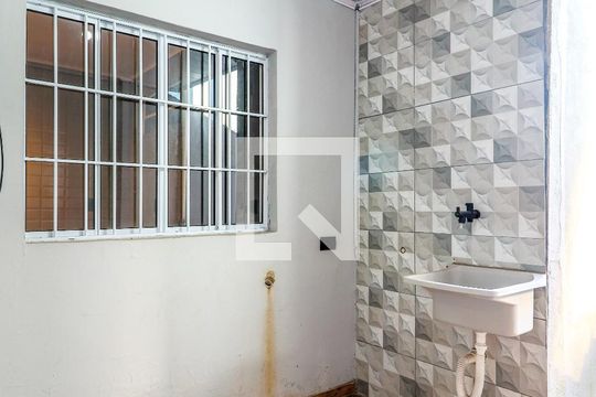 Área de Serviço de casa para alugar com 2 quartos, 40m² em Jardim Aeroporto, São Paulo