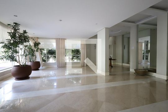 Hall de entrada de apartamento à venda com 3 quartos, 142m² em Parque do Morumbi, São Paulo