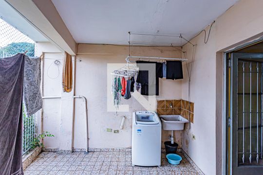 Varanda e área de serviço de casa para alugar com 2 quartos, 80m² em Jardim Peri, São Paulo