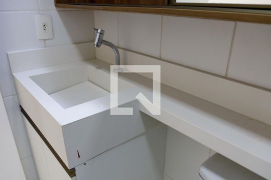 Banheiro de apartamento para alugar com 2 quartos, 47m² em Novo Osasco, Osasco