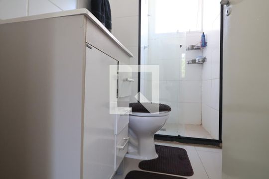 Banheiro de apartamento à venda com 2 quartos, 45m² em Mato Grande, Canoas
