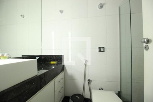 Banheiro de apartamento à venda com 3 quartos, 140m² em Gutierrez, Belo Horizonte