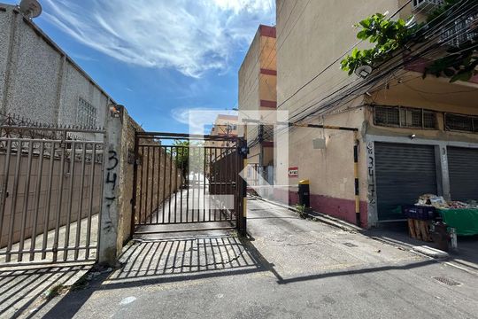 Entrada garagem de apartamento à venda com 3 quartos, 87m² em Lins de Vasconcelos, Rio de Janeiro