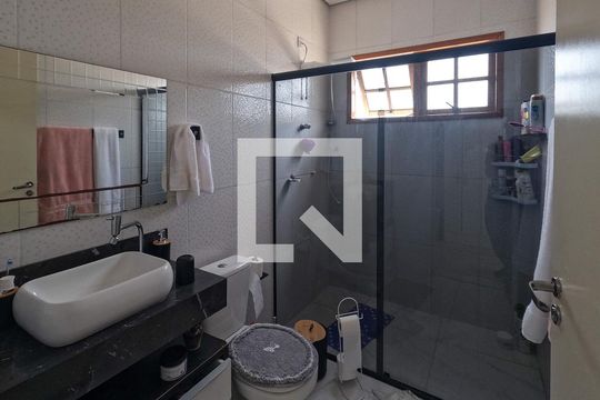 Banheiro de casa à venda com 3 quartos, 220m² em Piqueri, São Paulo