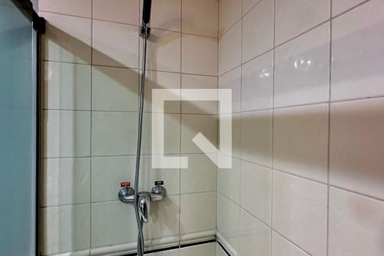 Banheiro de kitnet/studio para alugar com 0 quarto, 29m² em Itaim Bibi, São Paulo