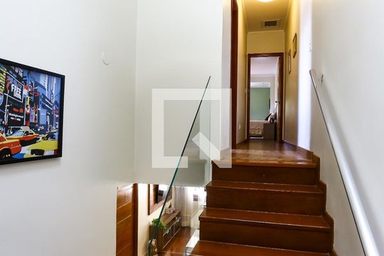 corredor de casa para alugar com 3 quartos, 141m² em Jardim Vazani, São Paulo