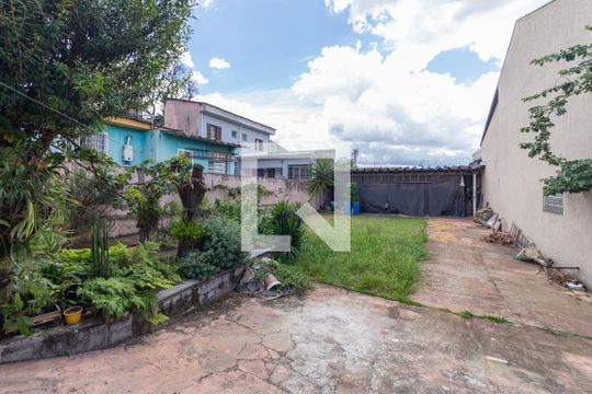 Quintal de casa à venda com 3 quartos, 215m² em Quitaúna, Osasco