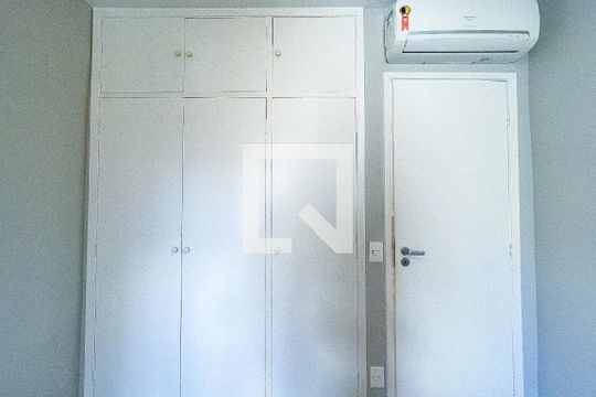 Quarto  de apartamento para alugar com 2 quartos, 74m² em Pinheiros, São Paulo