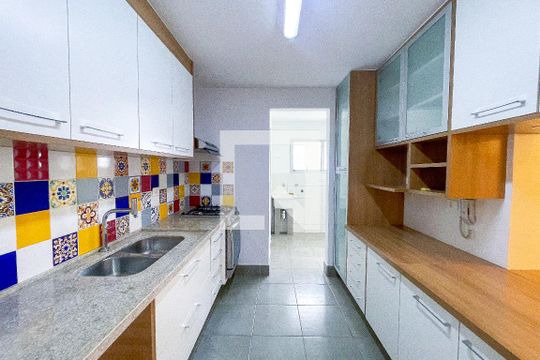 Cozinha de apartamento para alugar com 2 quartos, 74m² em Pinheiros, São Paulo