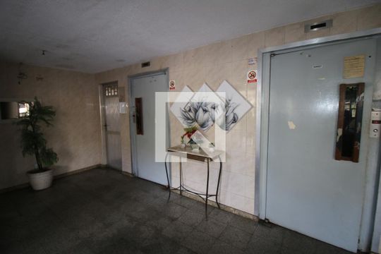 Área comum - Elevadores de apartamento à venda com 2 quartos, 52m² em Olaria, Rio de Janeiro