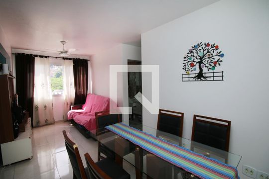 Sala de apartamento à venda com 2 quartos, 52m² em Olaria, Rio de Janeiro