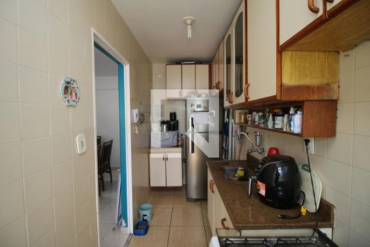 Cozinha de apartamento à venda com 2 quartos, 52m² em Olaria, Rio de Janeiro
