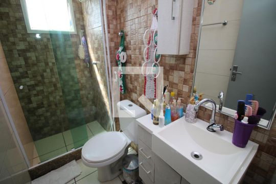 Banheiro de apartamento à venda com 2 quartos, 52m² em Olaria, Rio de Janeiro