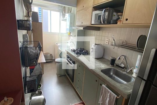Cozinha de apartamento à venda com 2 quartos, 56m² em Jardim Paulistano, São Paulo