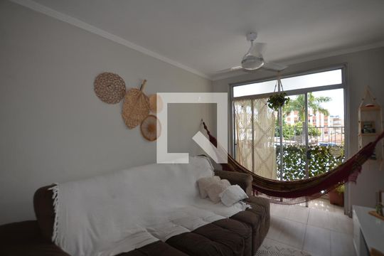 Sala de apartamento para alugar com 2 quartos, 70m² em Campinho, Rio de Janeiro