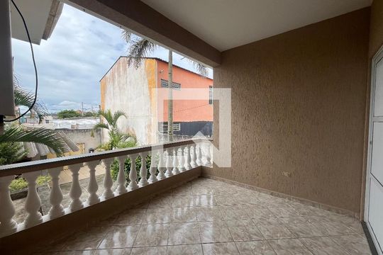 Sacada Suíte  de casa para alugar com 2 quartos, 250m² em Vila Figueira, Suzano
