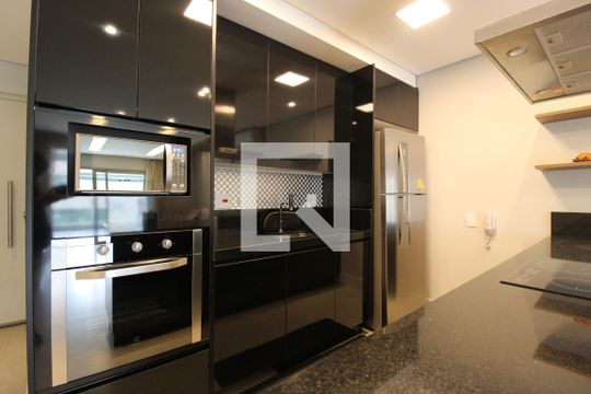Cozinha de apartamento para alugar com 1 quarto, 80m² em Vila Nova Conceição, São Paulo