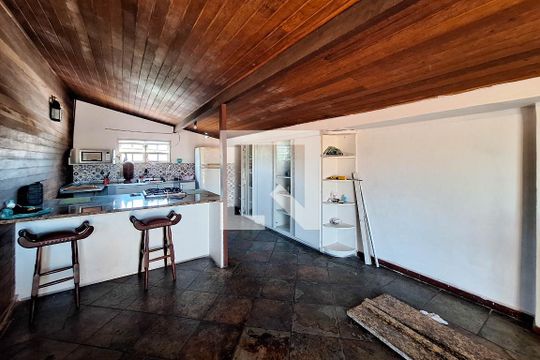 Sala 2 de casa à venda com 7 quartos, 524m² em Piratininga, Niterói