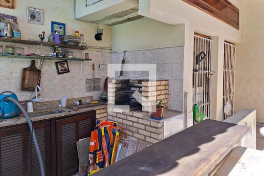 Churrasqueira de casa à venda com 7 quartos, 524m² em Piratininga, Niterói