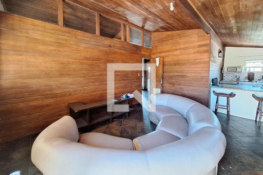 Sala 2 de casa à venda com 7 quartos, 524m² em Piratininga, Niterói