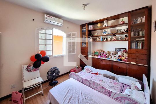 Quarto 1 de casa à venda com 7 quartos, 524m² em Piratininga, Niterói