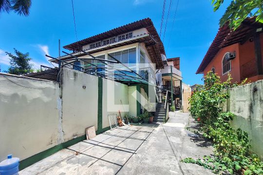 Quintal de casa à venda com 7 quartos, 524m² em Piratininga, Niterói