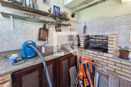 Churrasqueira de casa à venda com 7 quartos, 524m² em Piratininga, Niterói