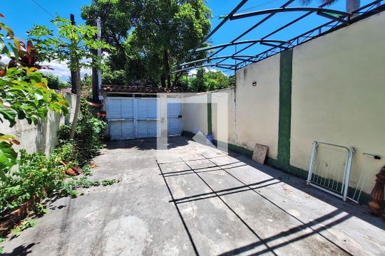 Quintal de casa à venda com 7 quartos, 524m² em Piratininga, Niterói