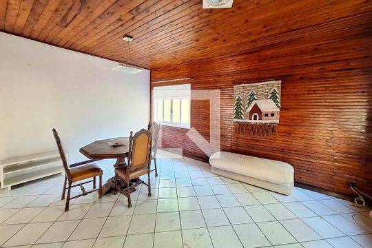 Sala de casa à venda com 3 quartos, 360m² em Itaipu, Niterói