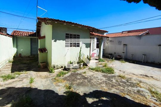 Quintal de casa à venda com 2 quartos, 285m² em Jardim Leonor, Campinas