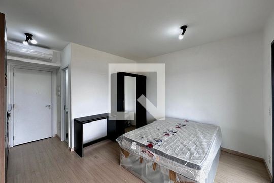Quarto de kitnet/studio para alugar com 0 quarto, 28m² em Santo Amaro, São Paulo