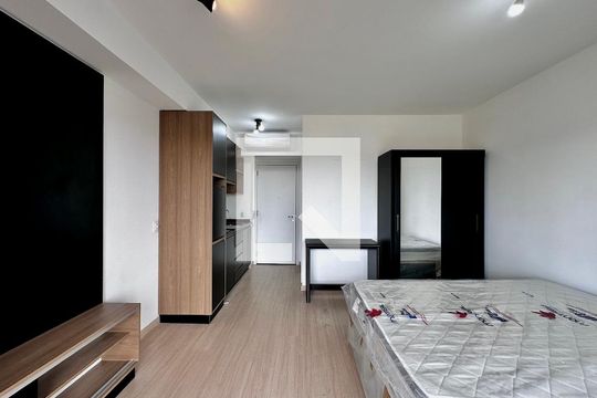 Quarto de kitnet/studio para alugar com 0 quarto, 28m² em Santo Amaro, São Paulo
