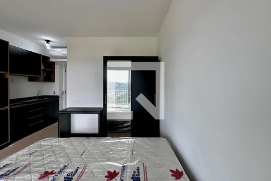 Quarto de kitnet/studio para alugar com 0 quarto, 28m² em Santo Amaro, São Paulo