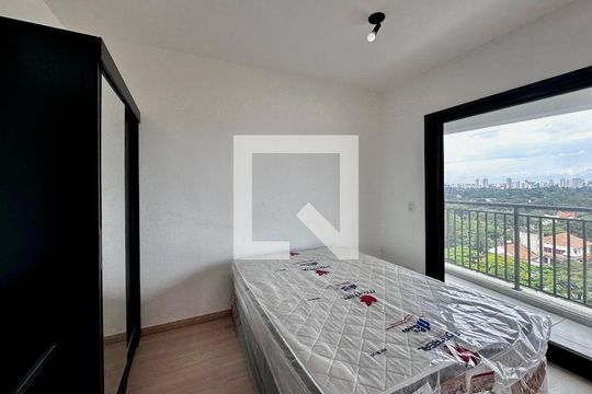 Quarto de kitnet/studio para alugar com 0 quarto, 28m² em Santo Amaro, São Paulo