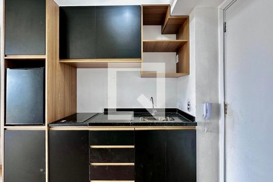 Cozinha de kitnet/studio para alugar com 0 quarto, 28m² em Santo Amaro, São Paulo