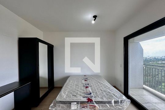 Quarto de kitnet/studio para alugar com 0 quarto, 28m² em Santo Amaro, São Paulo