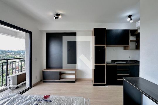 Quarto de kitnet/studio para alugar com 0 quarto, 28m² em Santo Amaro, São Paulo