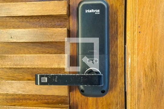 Fechadura eletrônica de casa para alugar com 4 quartos, 220m² em Vila Carrão, São Paulo
