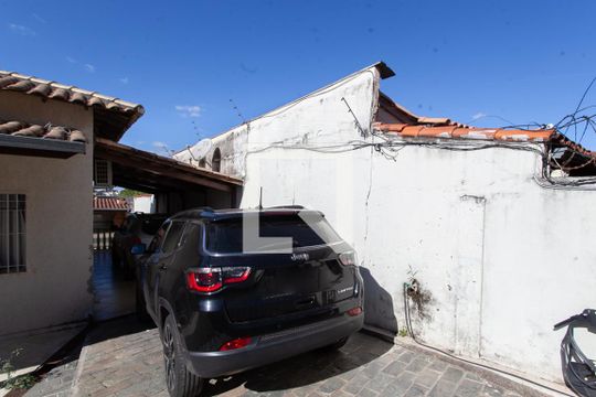 Garagem de casa à venda com 4 quartos, 360m² em Santa Terezinha, Belo Horizonte