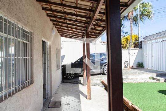 Varanda de casa à venda com 4 quartos, 360m² em Santa Terezinha, Belo Horizonte