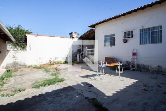 Quintal de casa à venda com 4 quartos, 360m² em Santa Terezinha, Belo Horizonte