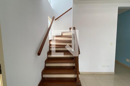 Escadas de casa à venda com 3 quartos, 209m² em Vila da Saúde, São Paulo