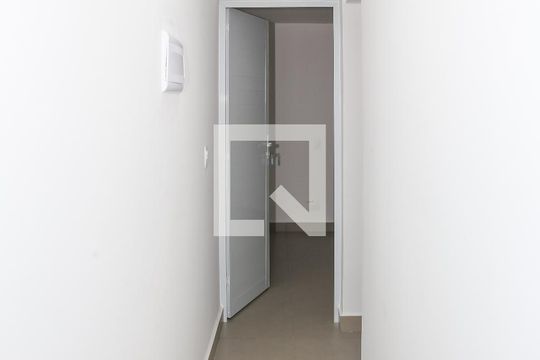 Corredor de casa de condomínio para alugar com 2 quartos, 75m² em Lapa, São Paulo