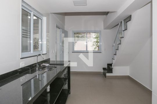 Sala e Cozinha de casa de condomínio para alugar com 2 quartos, 75m² em Lapa, São Paulo