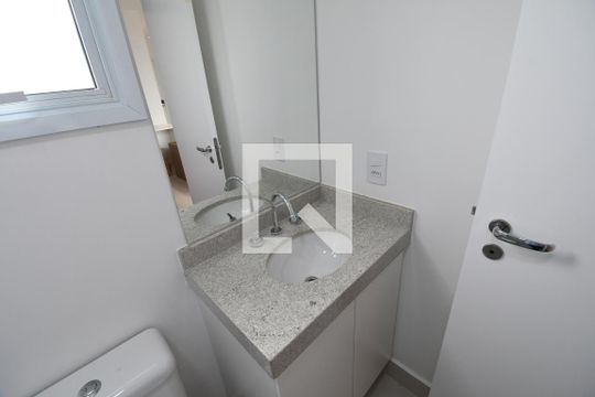 Banheiro de kitnet/studio para alugar com 1 quarto, 42m² em Centro, Campinas