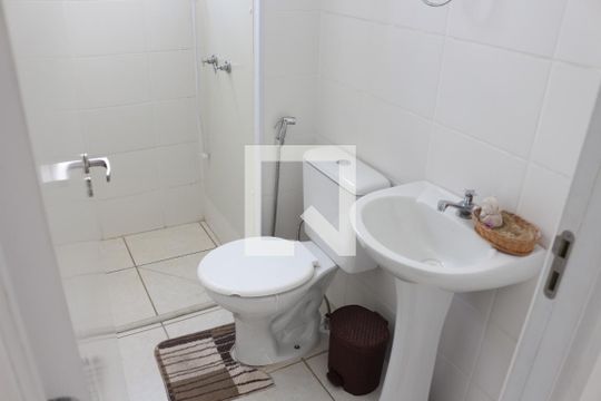 Banheiro Social de apartamento para alugar com 2 quartos, 53m² em Jk, Contagem