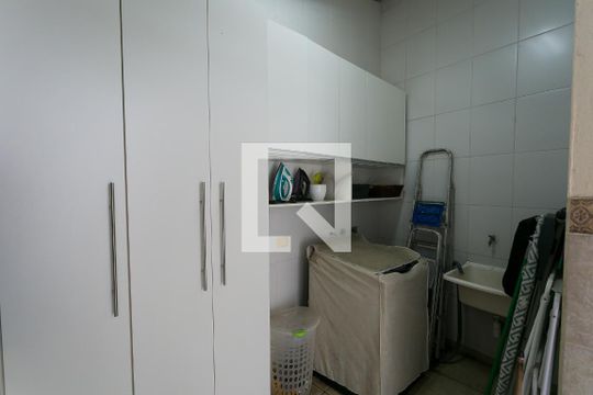 Área de Serviço de casa de condomínio para alugar com 3 quartos, 250m² em Parque Munhoz, São Paulo