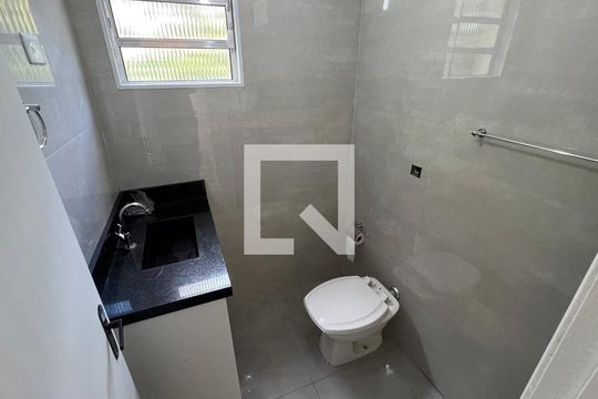 Banheiro de apartamento para alugar com 3 quartos, 77m² em Alto de Pinheiros, São Paulo