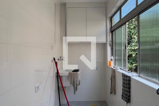 Área de Serviço de apartamento para alugar com 3 quartos, 77m² em Alto de Pinheiros, São Paulo